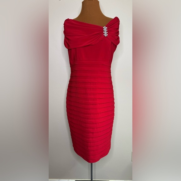 Scarlett Red Off-Shoulder Dress Horizontal Pleats Size 12 - Picture 2 of 11